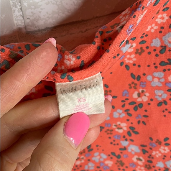 Wild Pearl Floral Tank Top - Picture 5 of 11